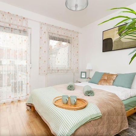 Apartament Family Lux Lounge In Voeroesmarty Street By Nw Budapeszt Zewnętrze zdjęcie