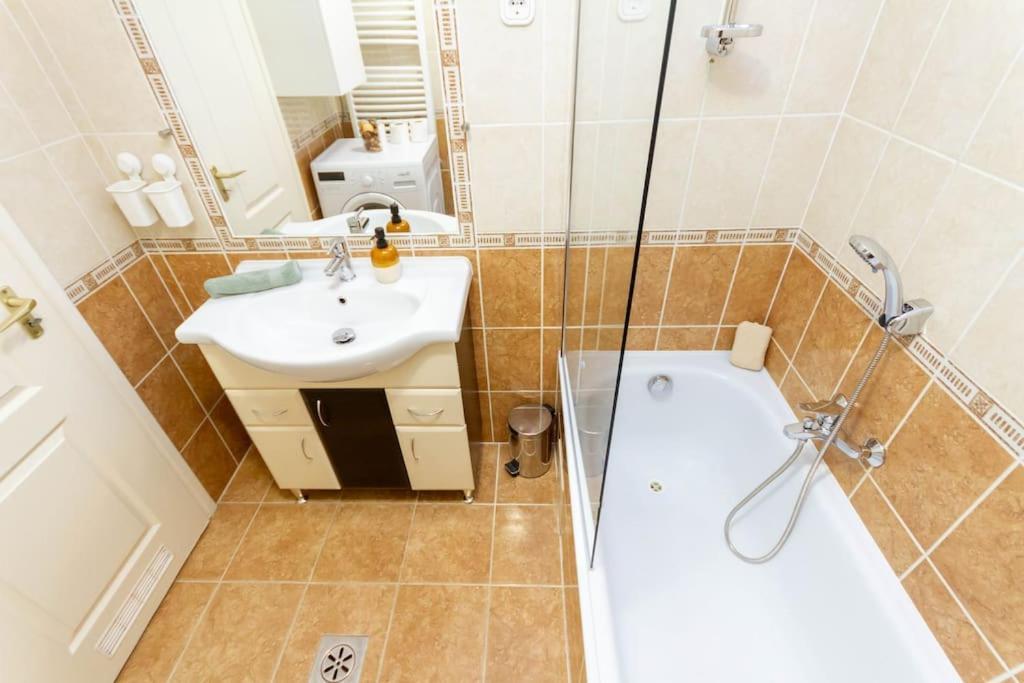 Apartament Family Lux Lounge In Voeroesmarty Street By Nw Budapeszt Zewnętrze zdjęcie