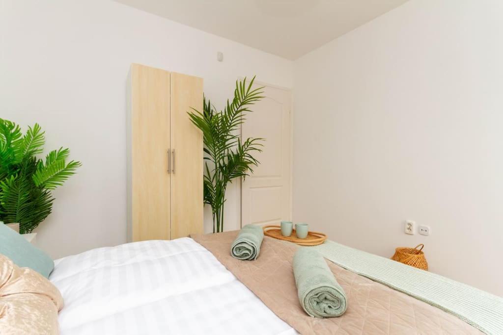 Apartament Family Lux Lounge In Voeroesmarty Street By Nw Budapeszt Zewnętrze zdjęcie