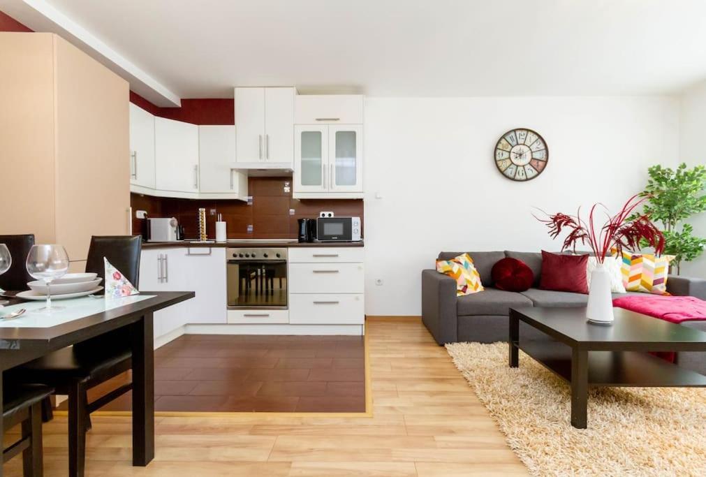 Apartament Family Lux Lounge In Voeroesmarty Street By Nw Budapeszt Zewnętrze zdjęcie