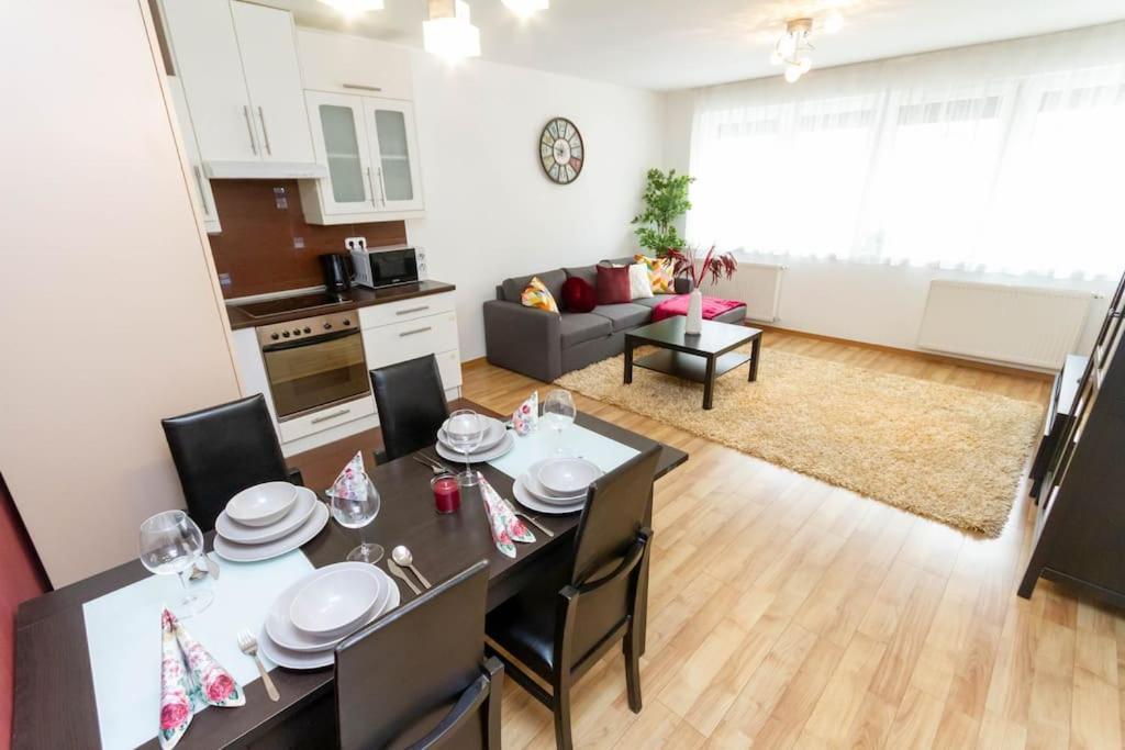 Apartament Family Lux Lounge In Voeroesmarty Street By Nw Budapeszt Zewnętrze zdjęcie