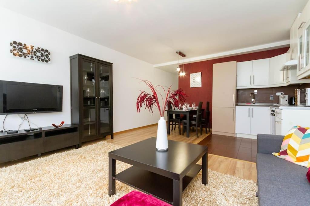 Apartament Family Lux Lounge In Voeroesmarty Street By Nw Budapeszt Zewnętrze zdjęcie